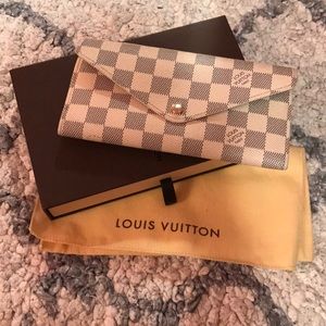 SOLD ❌🚫❗️Louis Vuitton Josephine wallet